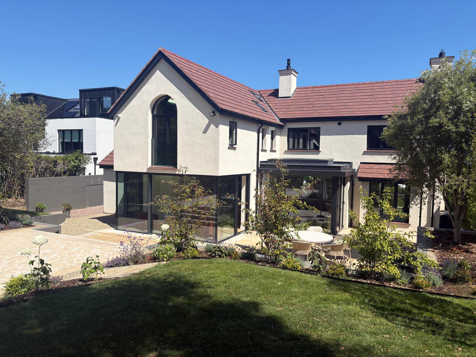 Recently completed Abcon Construction project: rear elevation, glazed extension and landscaped garden